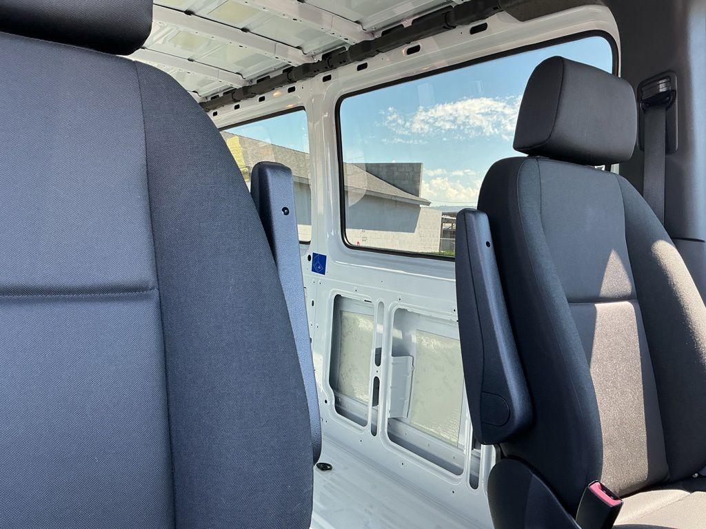 Thumbnail: 2025 Mercedes-Benz Sprinter - 23