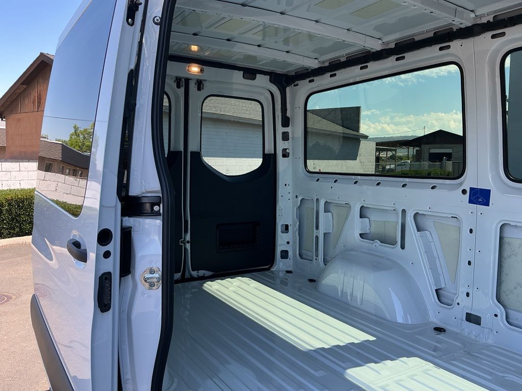 Thumbnail: 2025 Mercedes-Benz Sprinter - 25