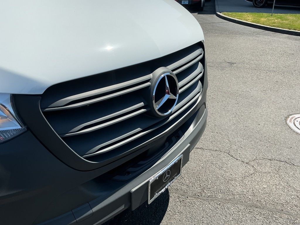 Thumbnail: 2025 Mercedes-Benz Sprinter - 15