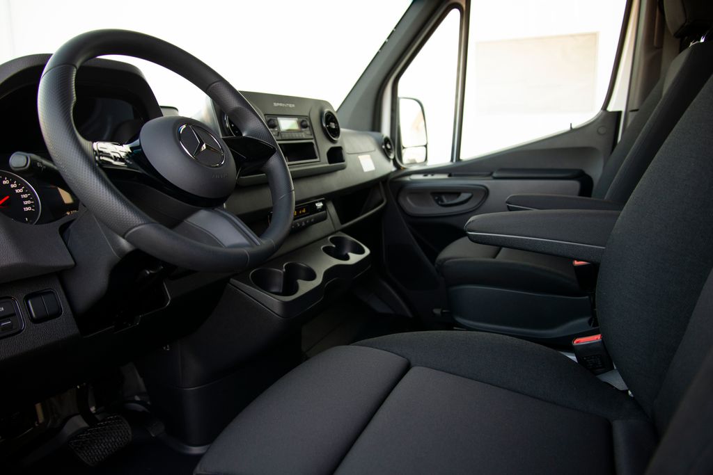 Thumbnail: 2026 Mercedes-Benz Sprinter - 8