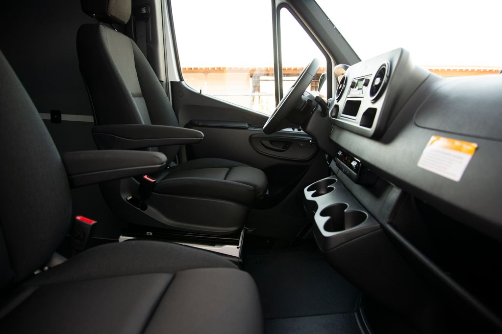 Thumbnail: 2026 Mercedes-Benz Sprinter - 7