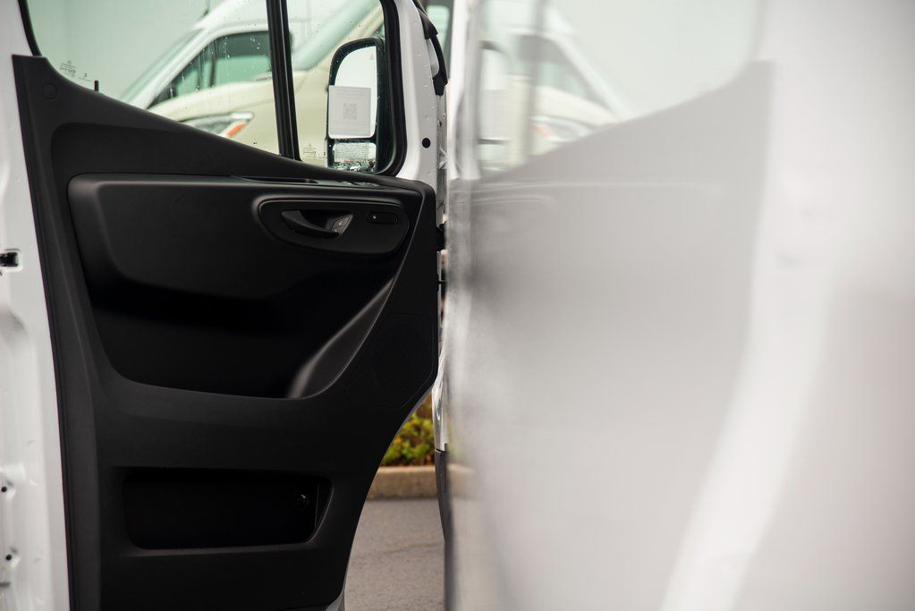 Thumbnail: 2025 Mercedes-Benz Sprinter - 32