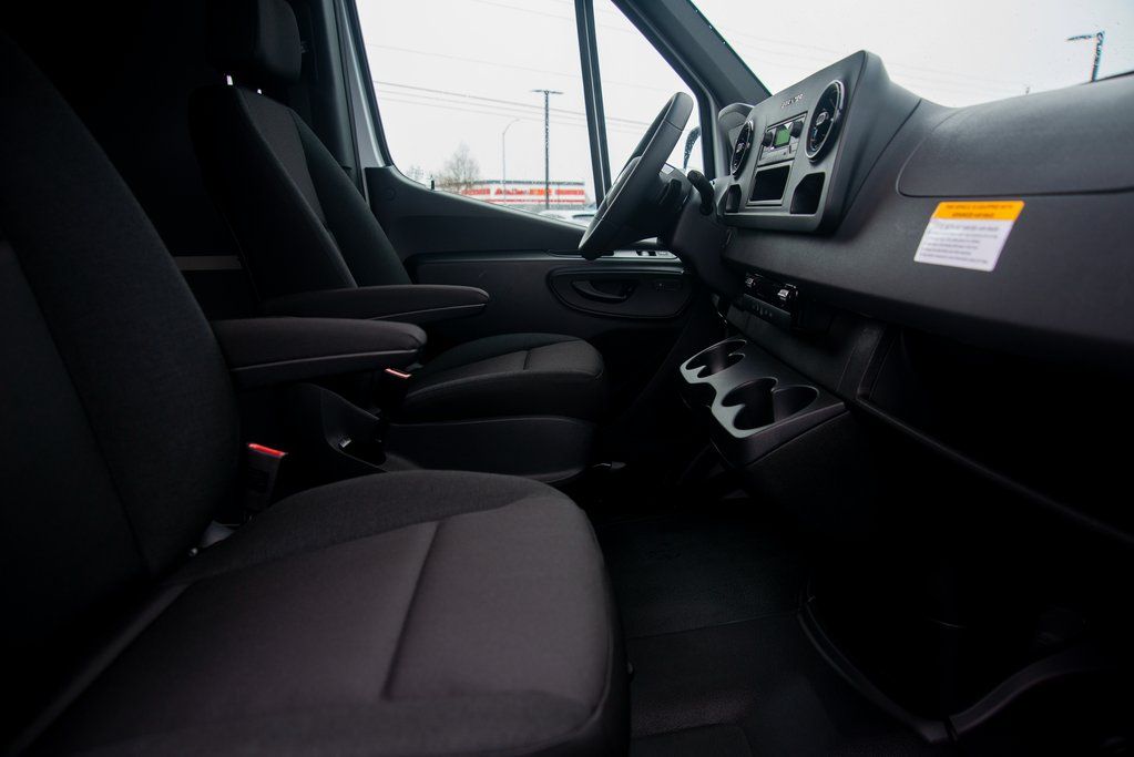 Thumbnail: 2025 Mercedes-Benz Sprinter - 10