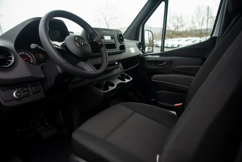 Thumbnail: 2025 Mercedes-Benz Sprinter - 37