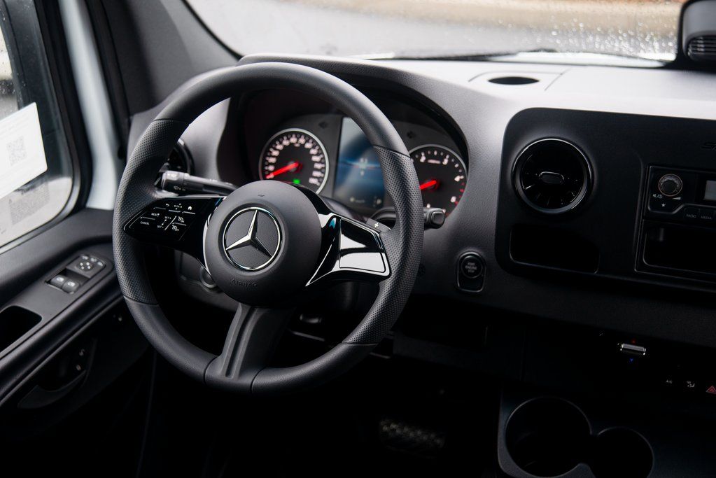 Thumbnail: 2025 Mercedes-Benz Sprinter - 12