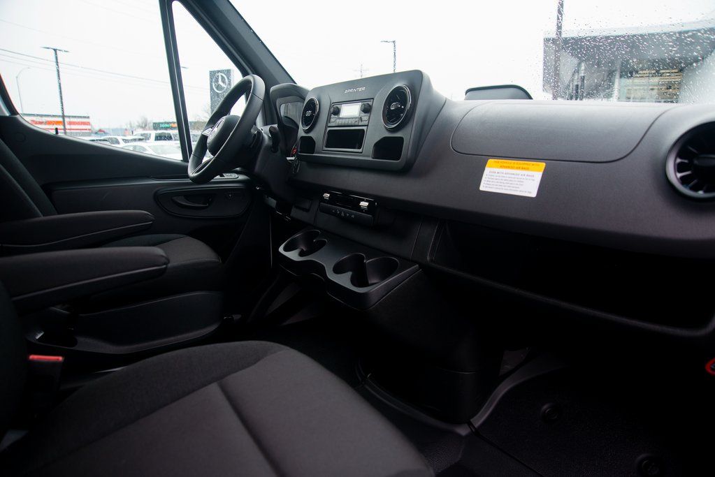 Thumbnail: 2025 Mercedes-Benz Sprinter - 13