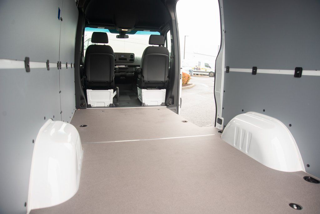 Thumbnail: 2025 Mercedes-Benz Sprinter - 14