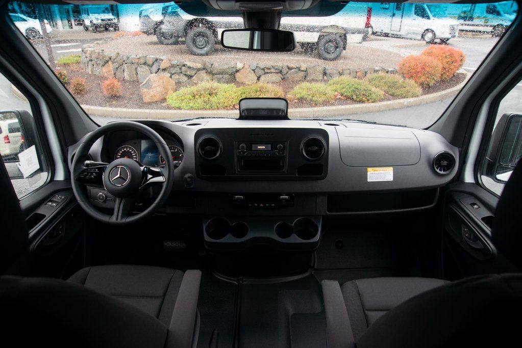 Thumbnail: 2025 Mercedes-Benz Sprinter - 2