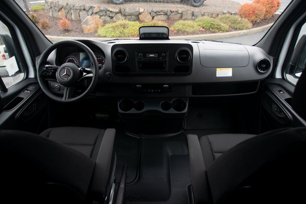 Thumbnail: 2025 Mercedes-Benz Sprinter - 8