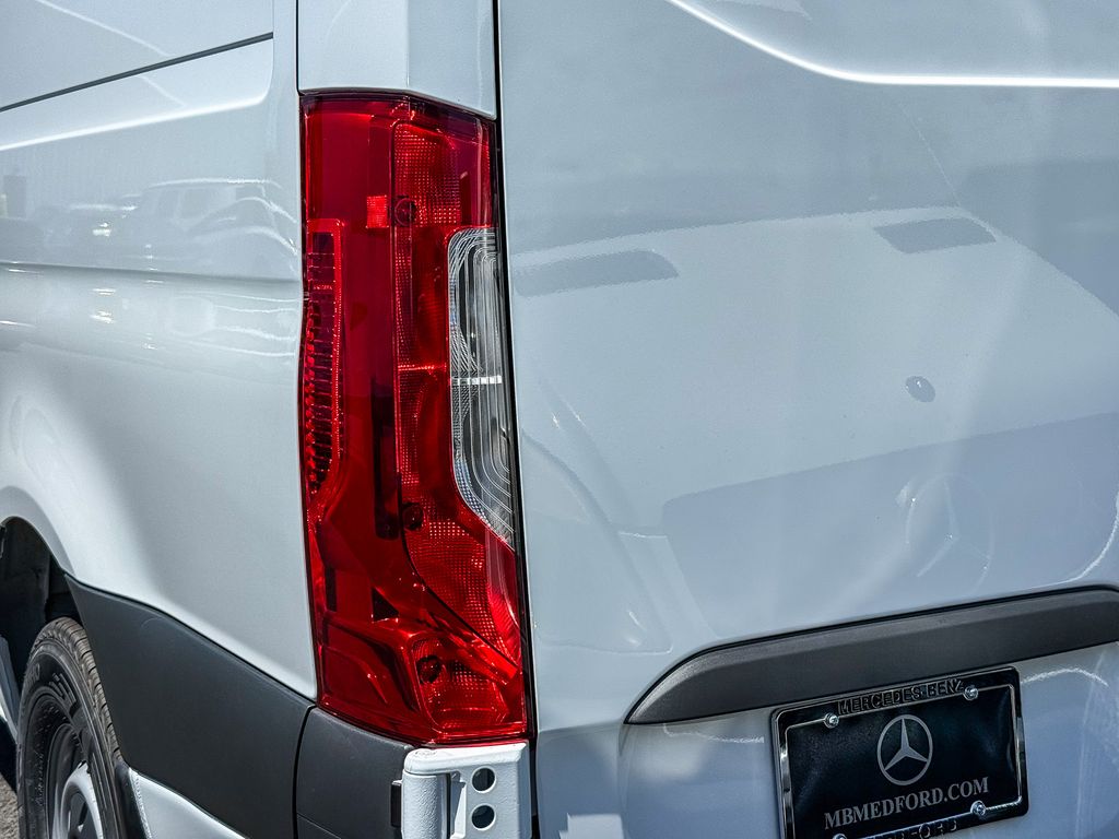 Thumbnail: 2026 Mercedes-Benz Sprinter - 9
