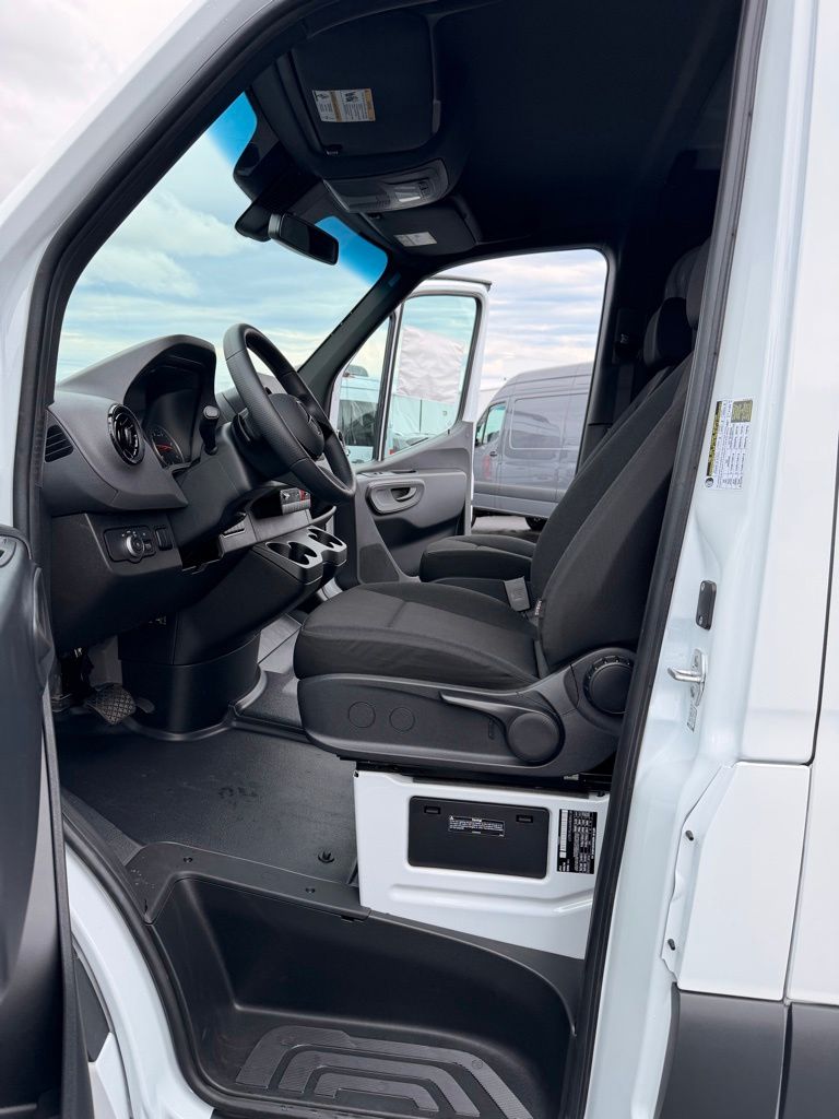 Thumbnail: 2026 Mercedes-Benz Sprinter - 24