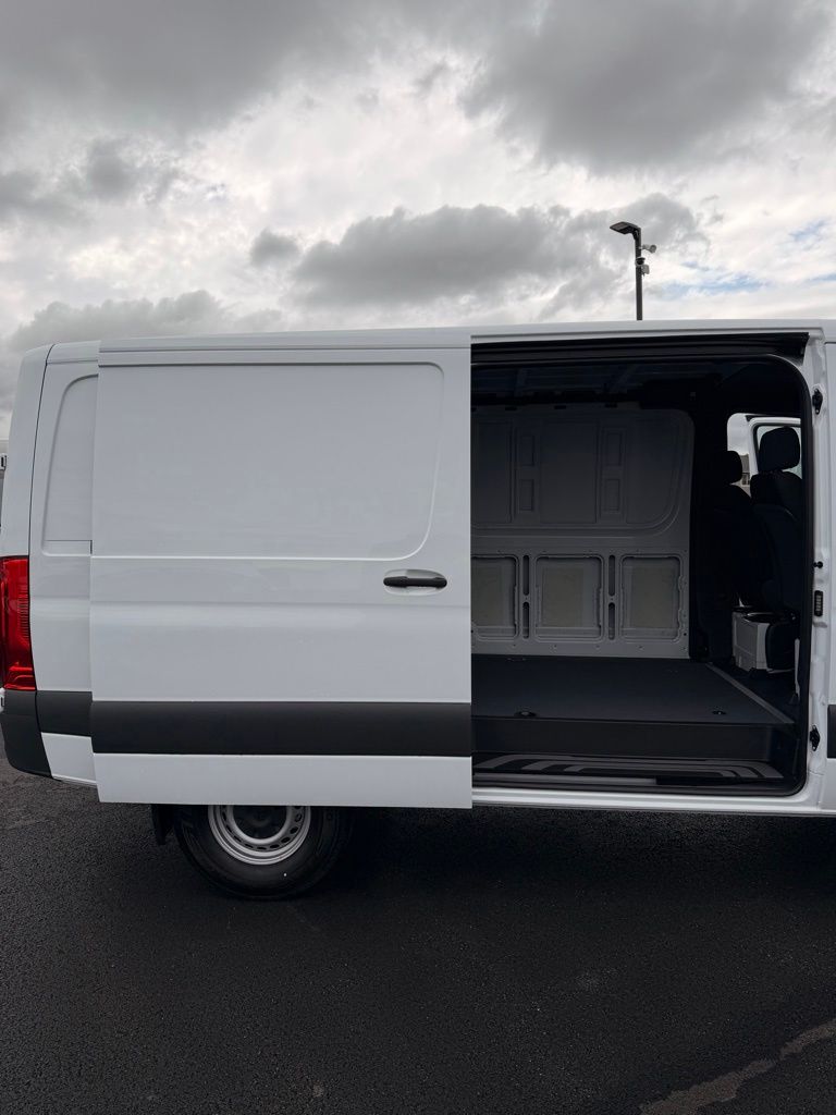 Thumbnail: 2026 Mercedes-Benz Sprinter - 12