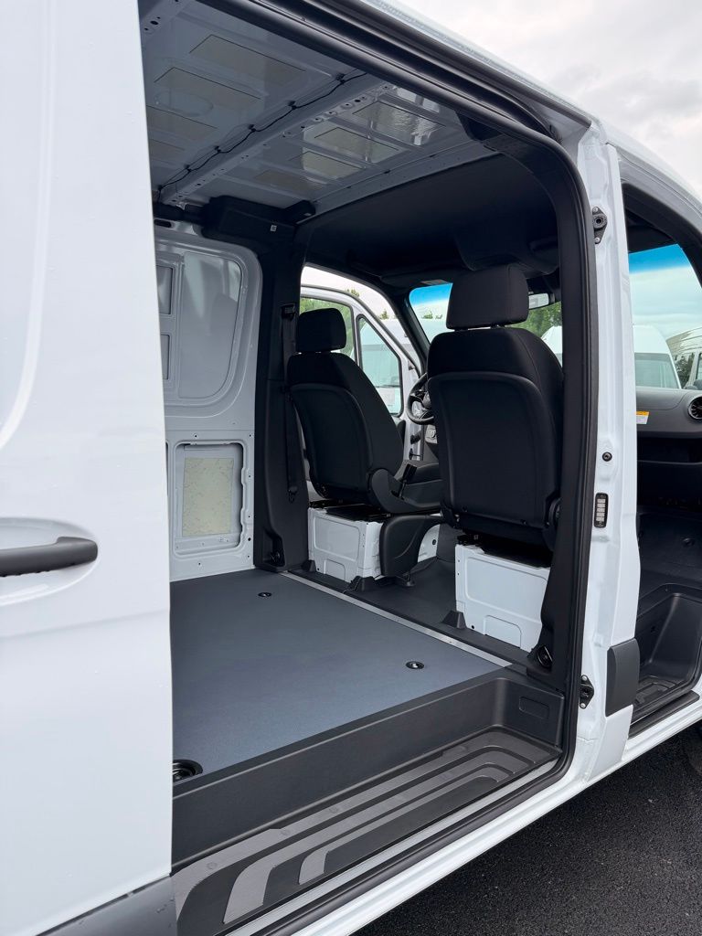 Thumbnail: 2026 Mercedes-Benz Sprinter - 25