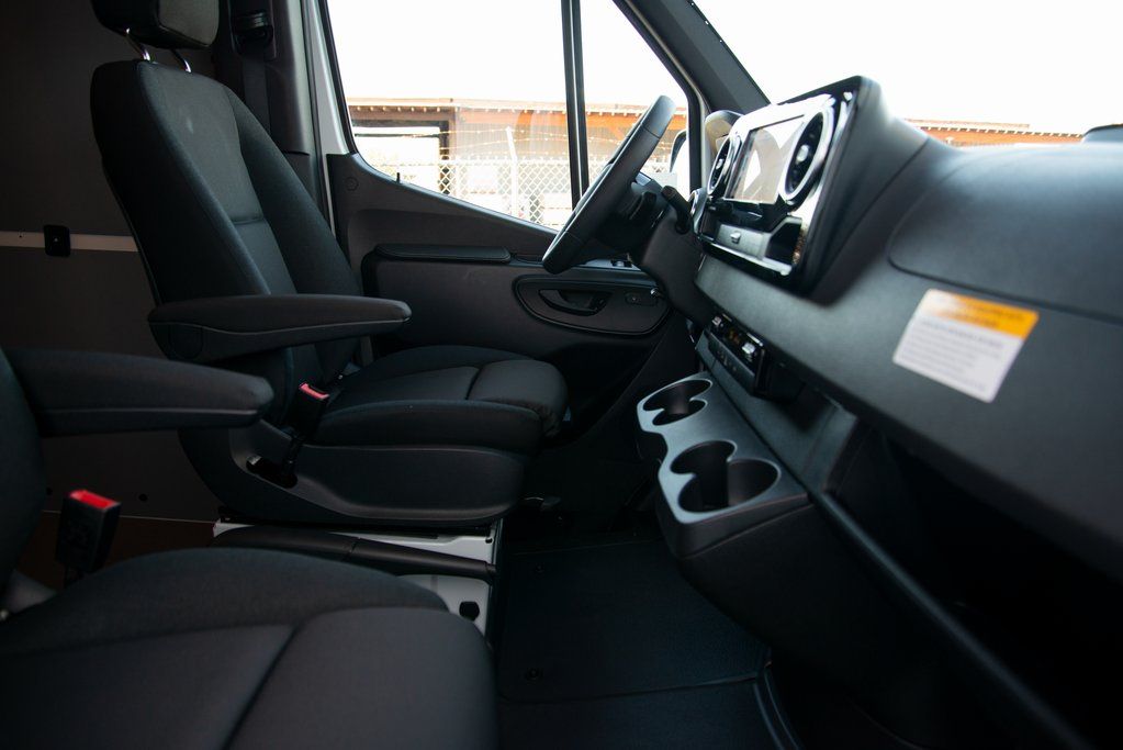 Thumbnail: 2026 Mercedes-Benz Sprinter - 6