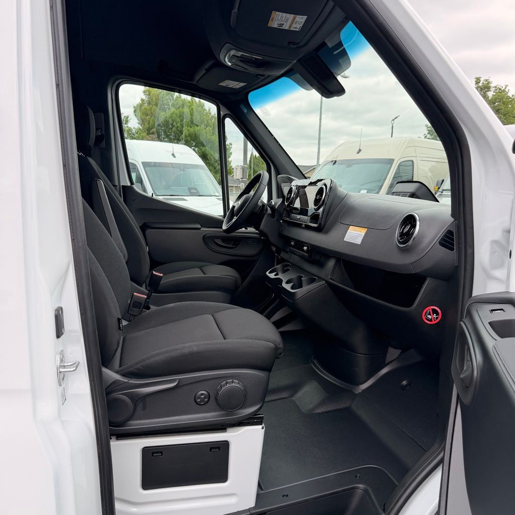 Thumbnail: 2026 Mercedes-Benz Sprinter - 10
