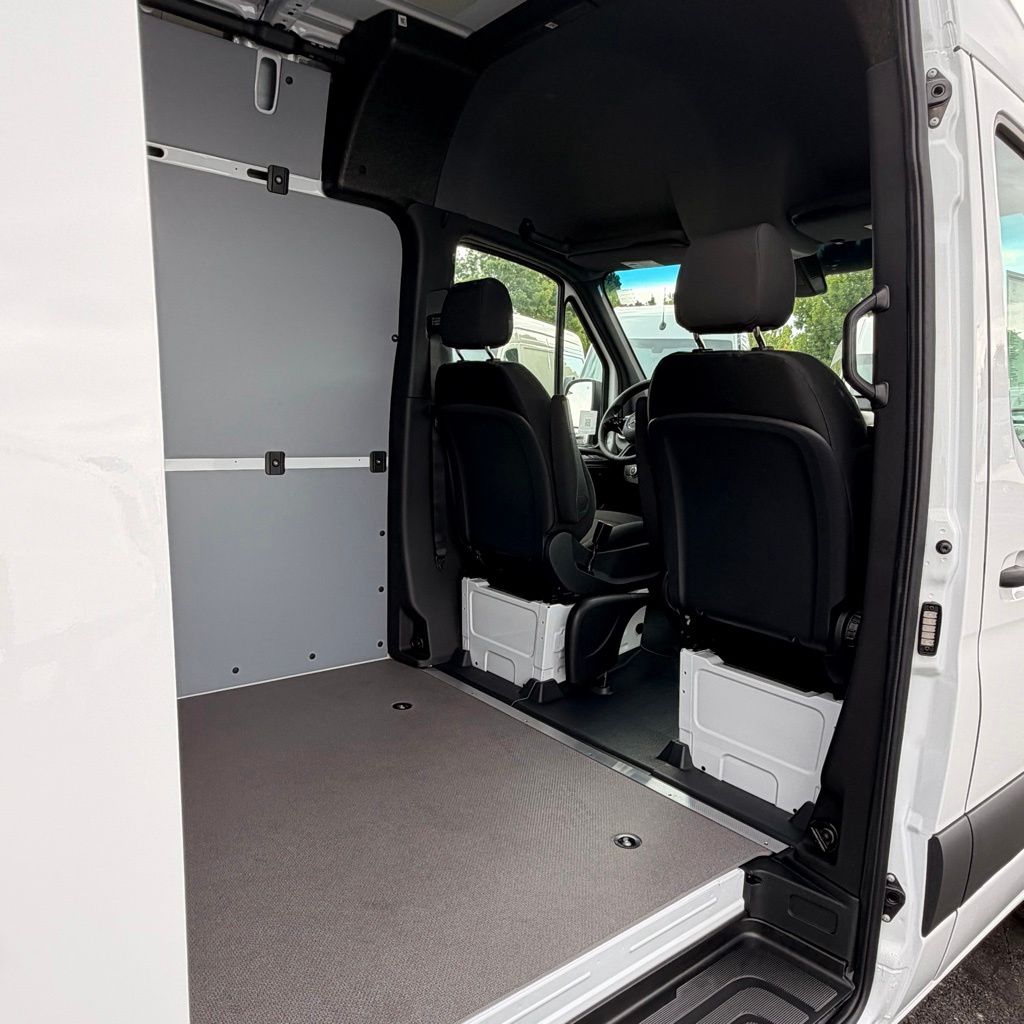 Thumbnail: 2026 Mercedes-Benz Sprinter - 25