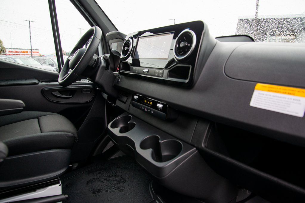 Thumbnail: 2026 Mercedes-Benz Sprinter - 6