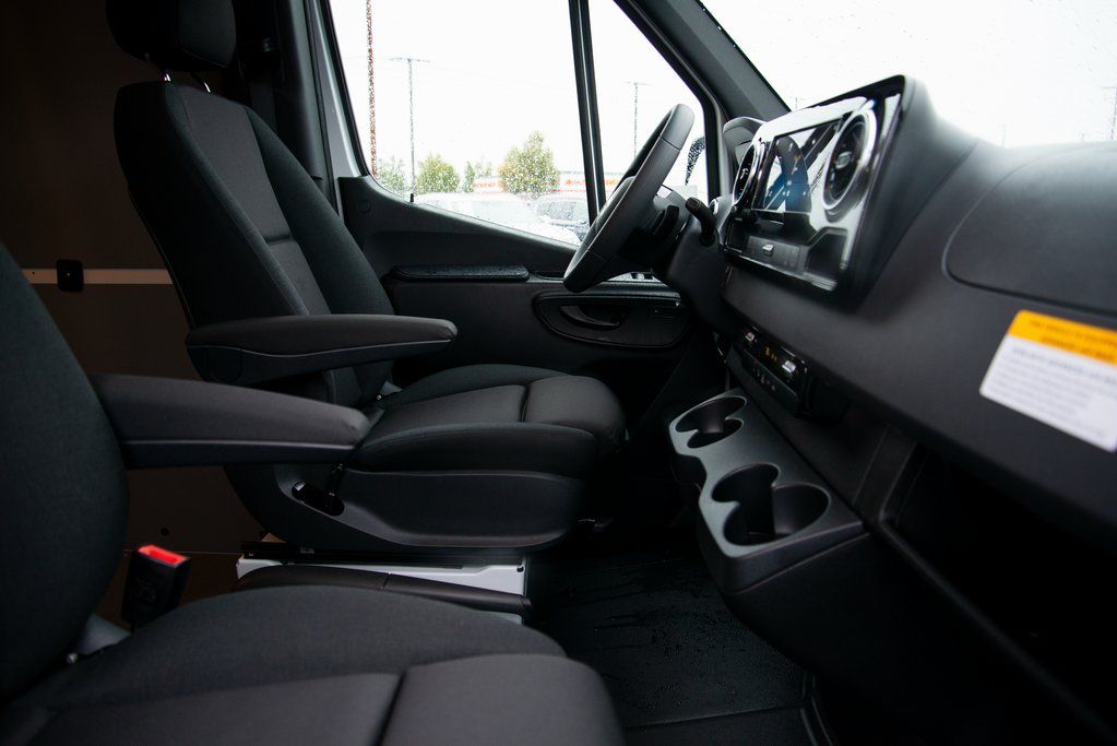 Thumbnail: 2026 Mercedes-Benz Sprinter - 8
