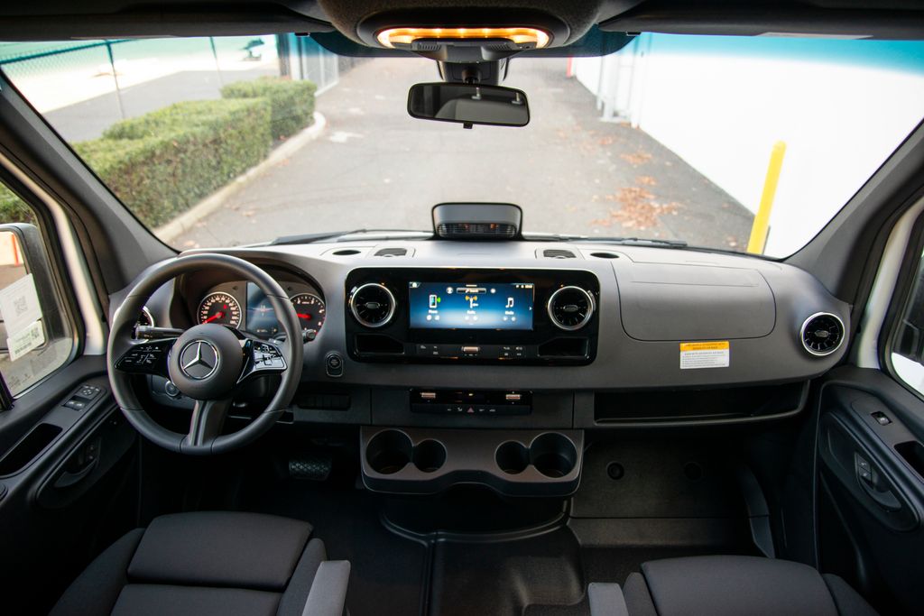 Thumbnail: 2026 Mercedes-Benz Sprinter - 10