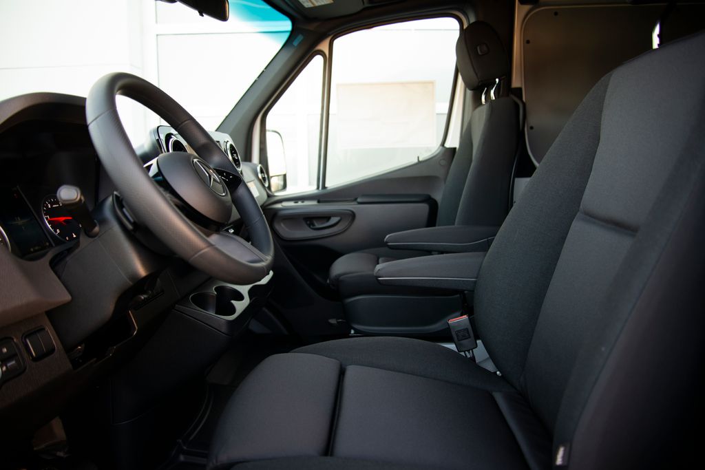 Thumbnail: 2026 Mercedes-Benz Sprinter - 9