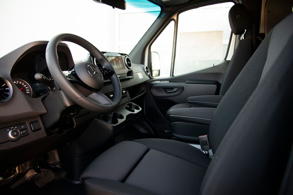 Thumbnail: 2026 Mercedes-Benz Sprinter - 8