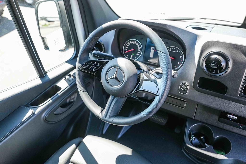 Thumbnail: 2026 Mercedes-Benz Sprinter - 3