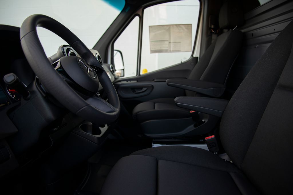 Thumbnail: 2026 Mercedes-Benz Sprinter - 9