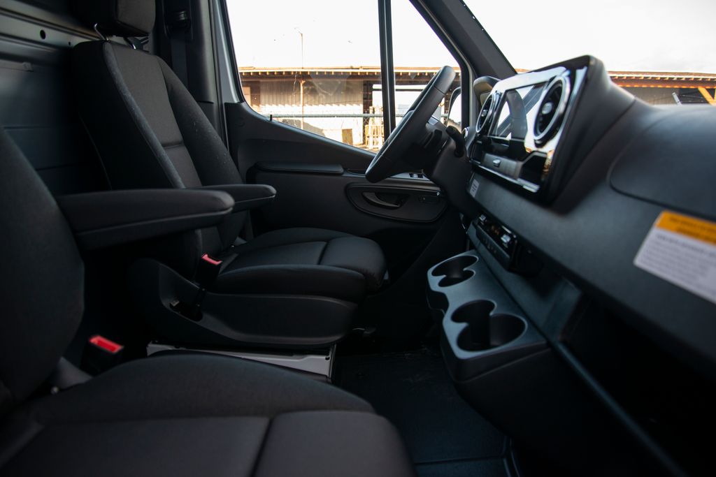 Thumbnail: 2026 Mercedes-Benz Sprinter - 7