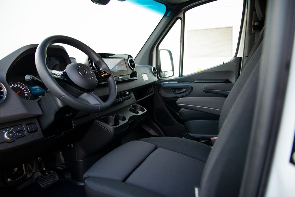 Thumbnail: 2026 Mercedes-Benz Sprinter - 8