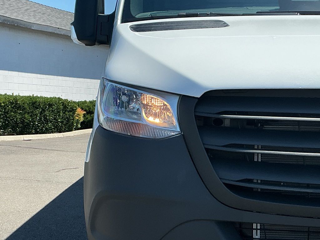 Thumbnail: 2026 Mercedes-Benz Sprinter - 4