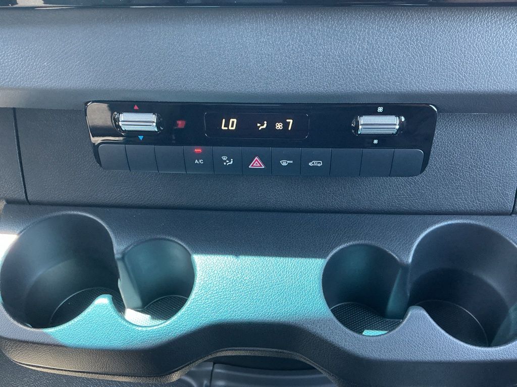 Thumbnail: 2025 Mercedes-Benz Sprinter - 28