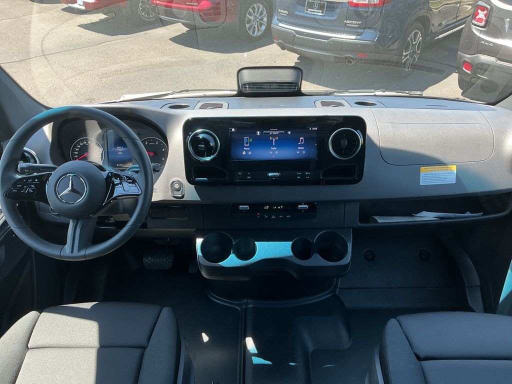 Thumbnail: 2025 Mercedes-Benz Sprinter - 2