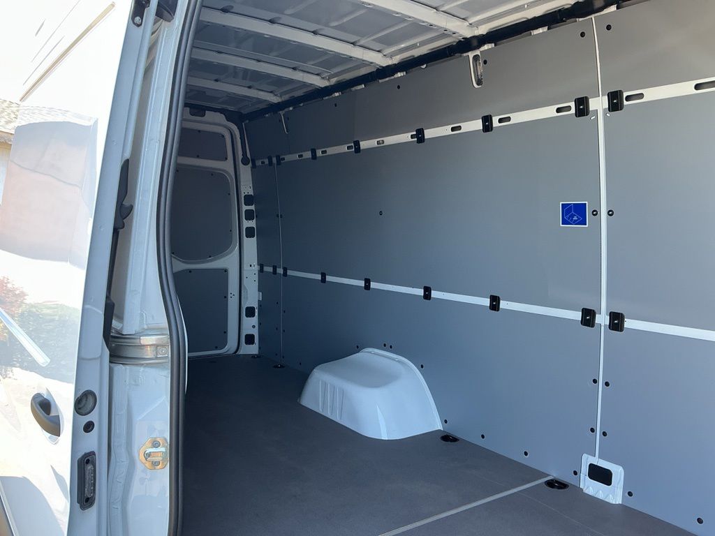 Thumbnail: 2025 Mercedes-Benz Sprinter - 26