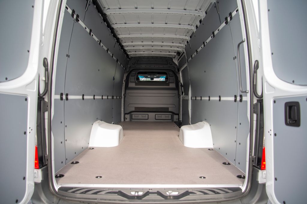 Thumbnail: 2026 Mercedes-Benz Sprinter - 9