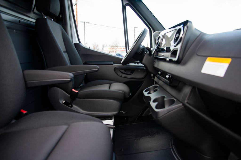 Thumbnail: 2026 Mercedes-Benz Sprinter - 6
