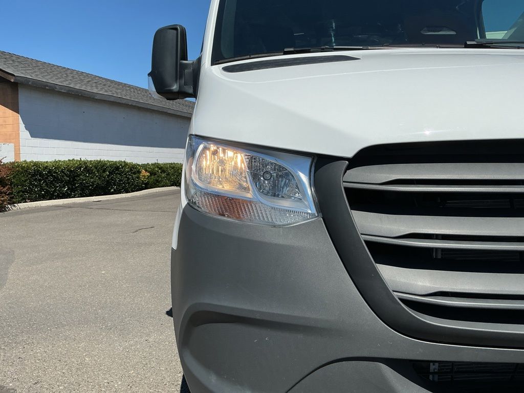 Thumbnail: 2025 Mercedes-Benz Sprinter - 6
