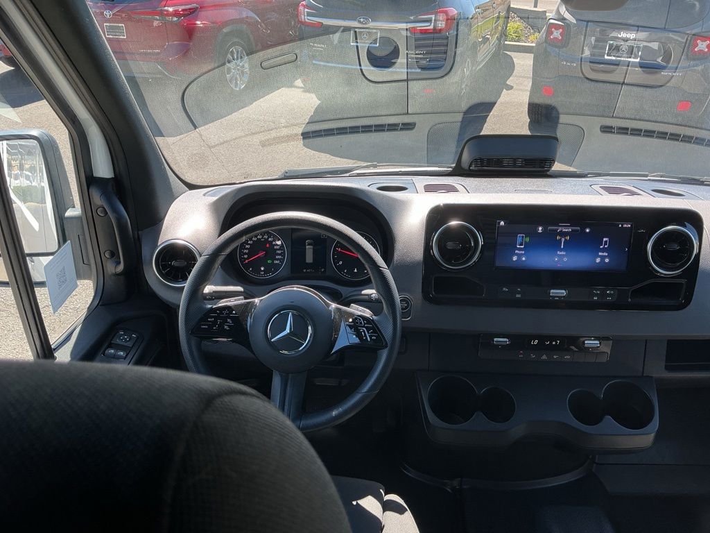Thumbnail: 2025 Mercedes-Benz Sprinter - 9