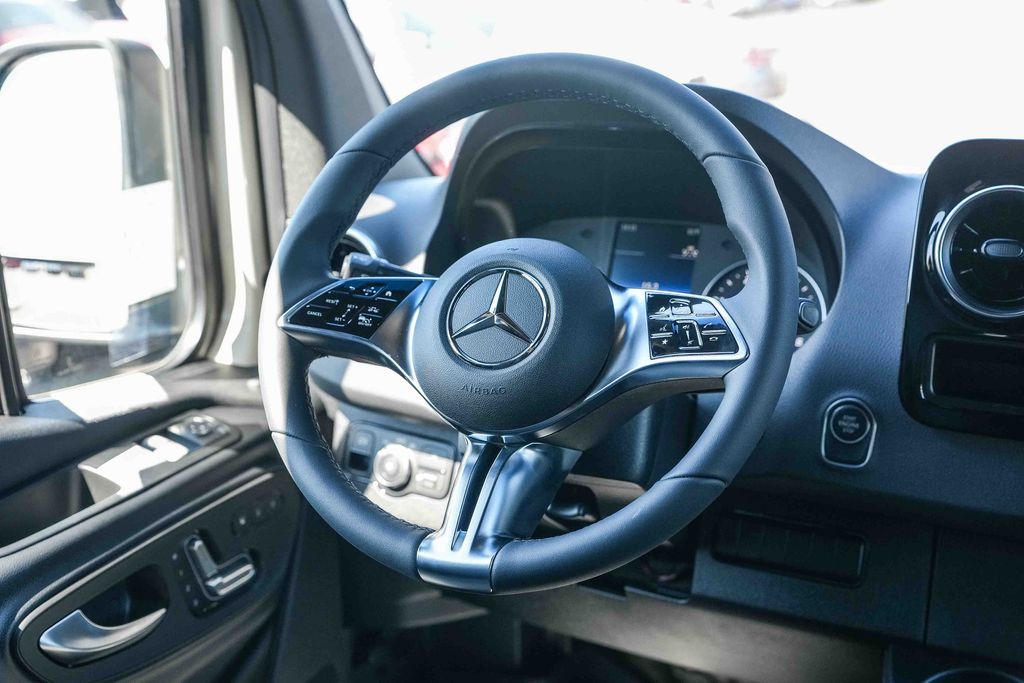 Thumbnail: 2026 Mercedes-Benz Sprinter - 9