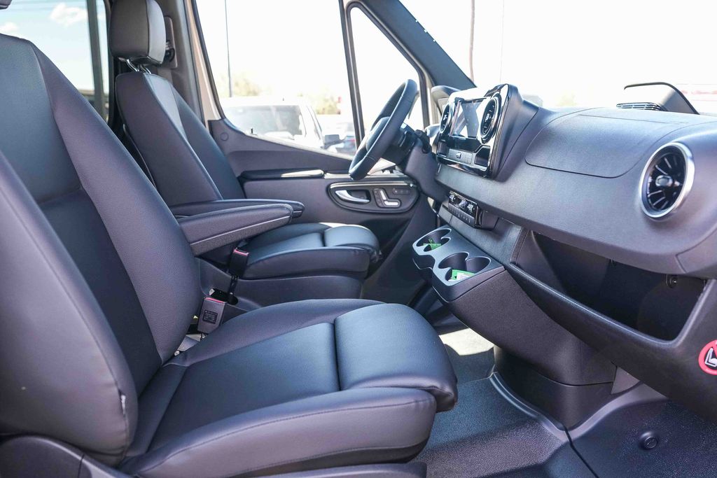 Thumbnail: 2026 Mercedes-Benz Sprinter - 10