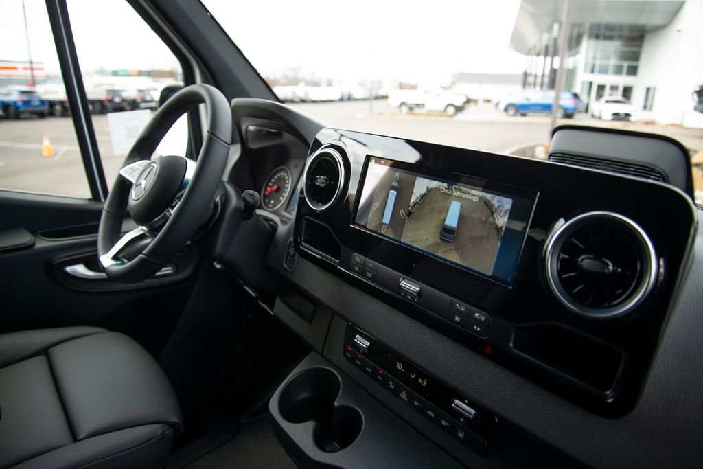 Thumbnail: 2026 Mercedes-Benz Sprinter - 6