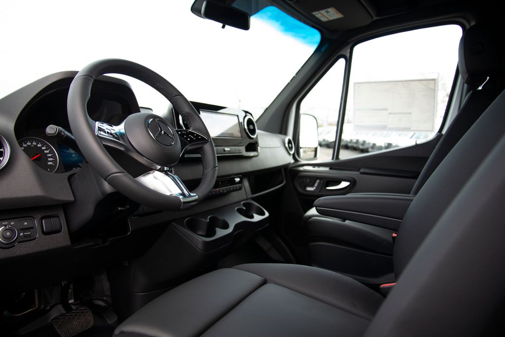Thumbnail: 2026 Mercedes-Benz Sprinter - 7