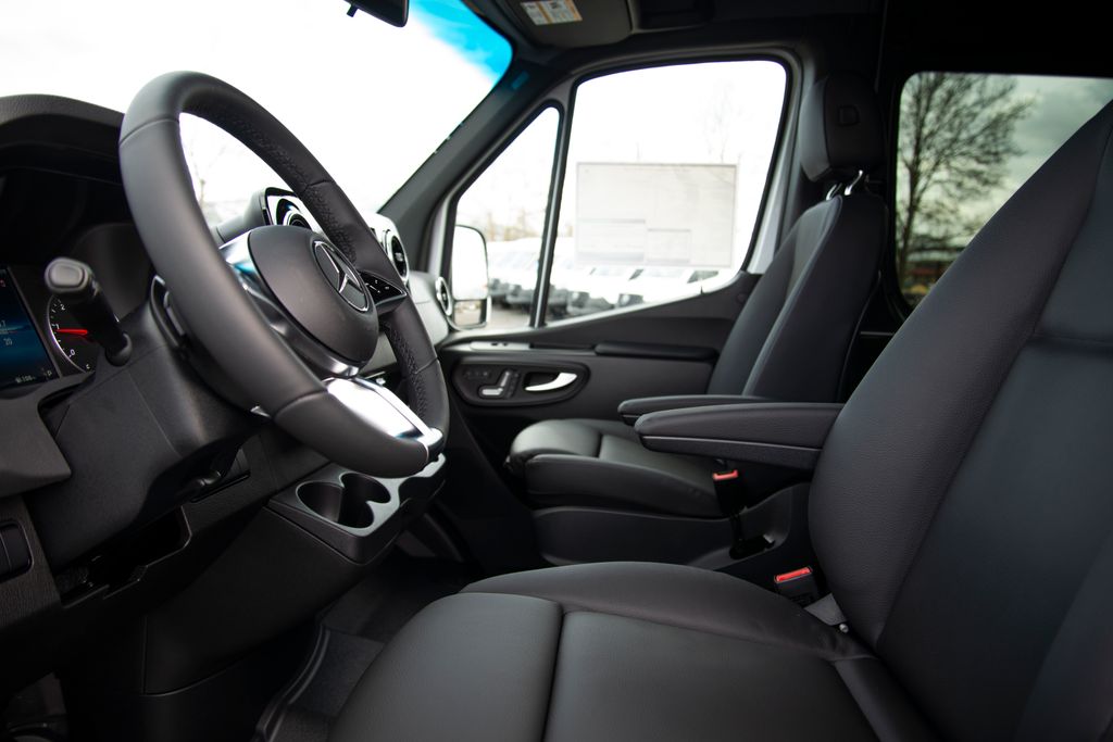 Thumbnail: 2026 Mercedes-Benz Sprinter - 8