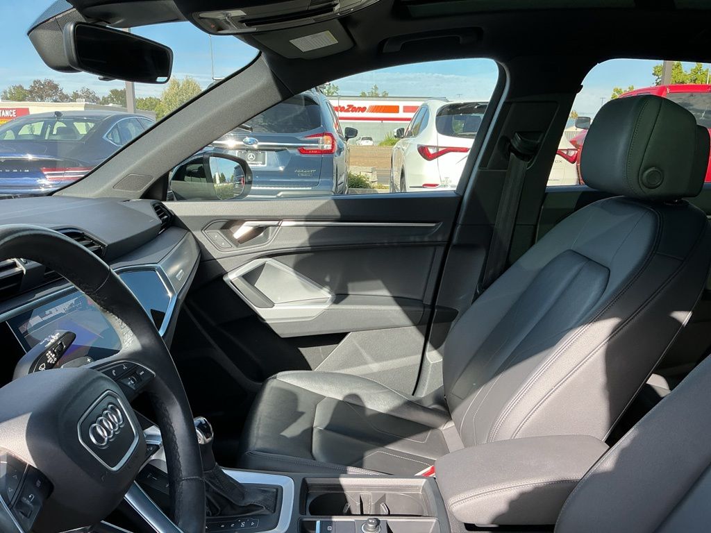 Thumbnail: 2025 Audi Q3 - 10