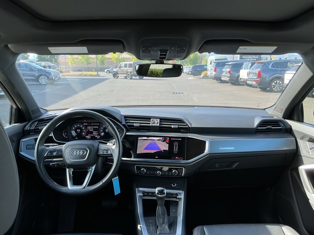 Thumbnail: 2025 Audi Q3 - 9