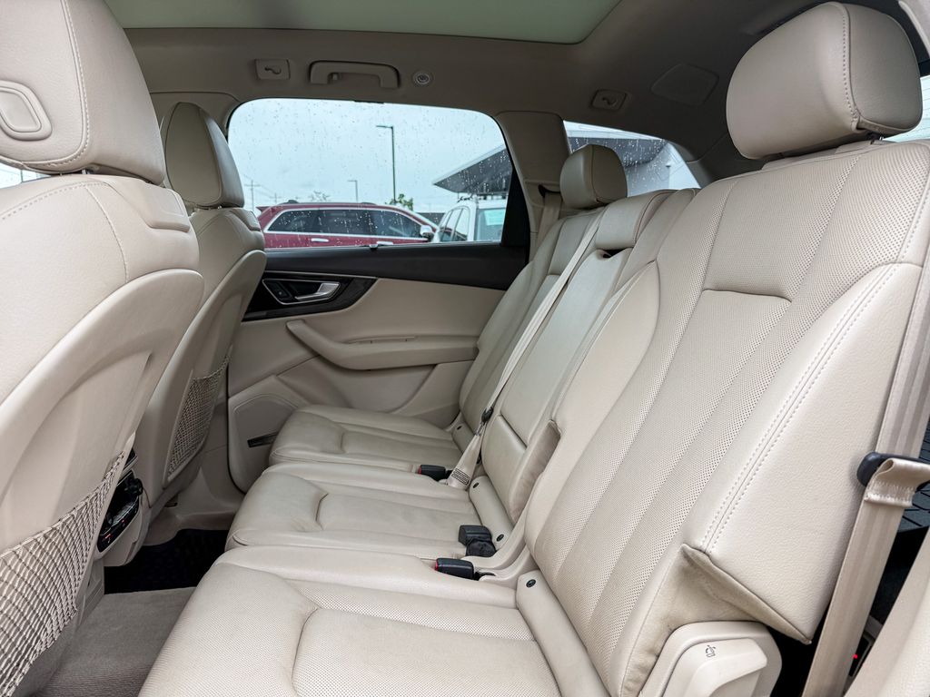 Thumbnail: 2019 Audi Q7 - 11
