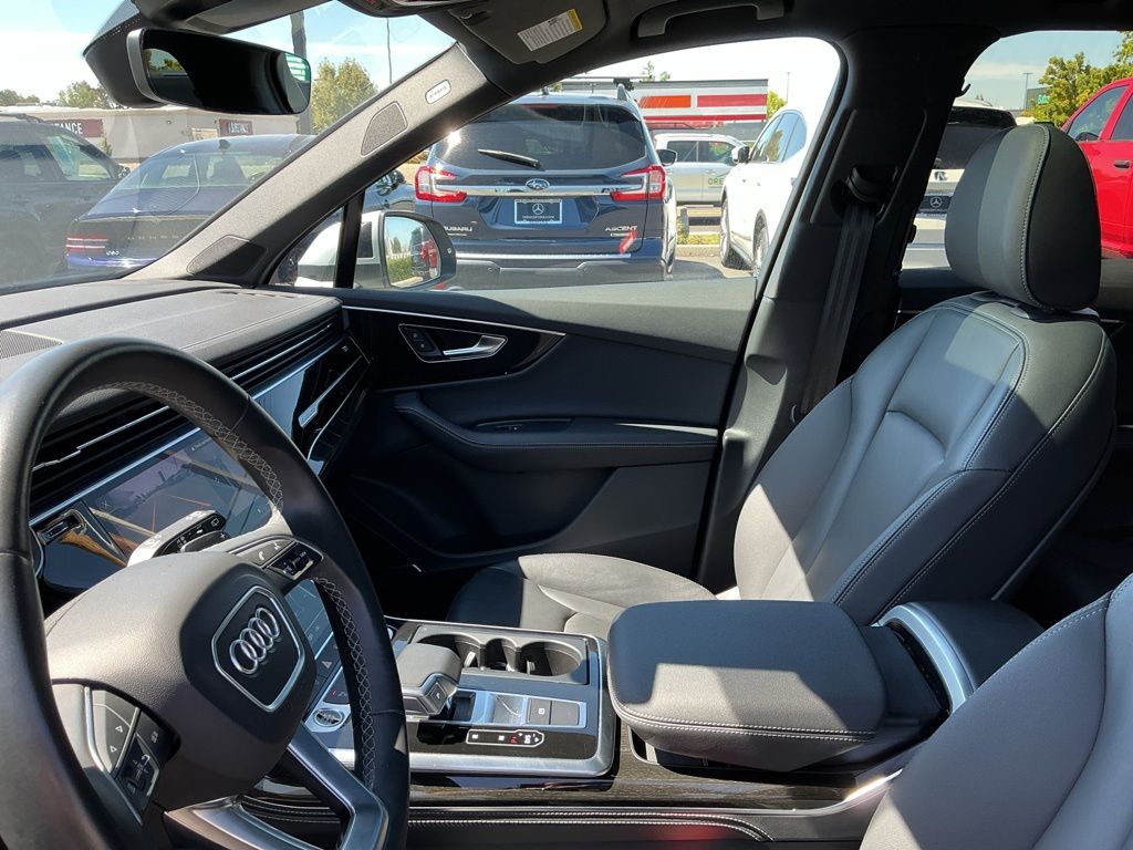 Thumbnail: 2025 Audi Q7 - 10