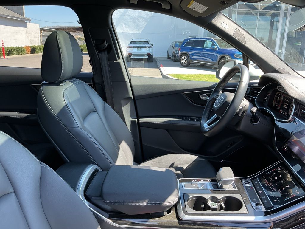 Thumbnail: 2025 Audi Q7 - 26