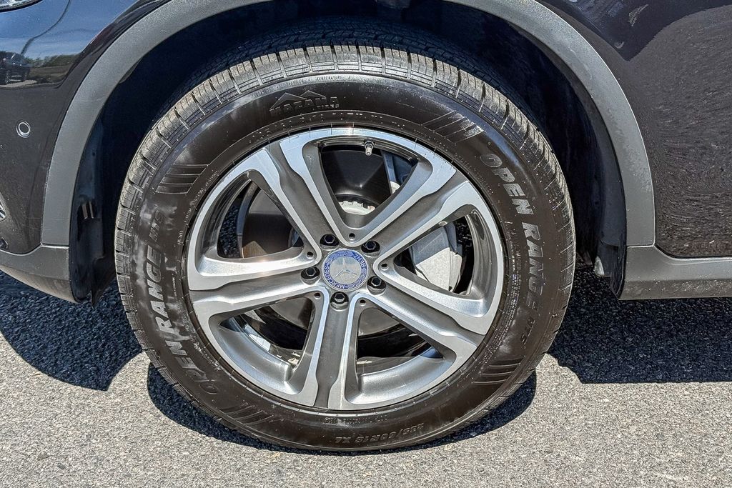 Thumbnail: 2016 Mercedes-Benz GLC - 19