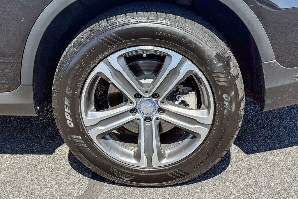 Thumbnail: 2016 Mercedes-Benz GLC - 7