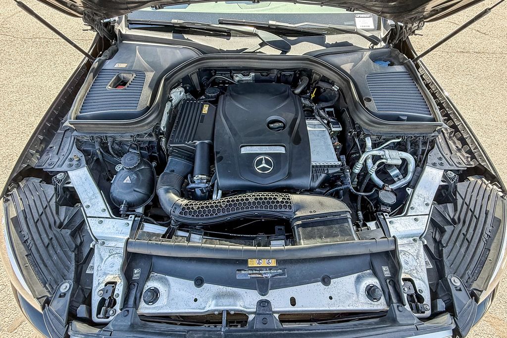 Thumbnail: 2016 Mercedes-Benz GLC - 8